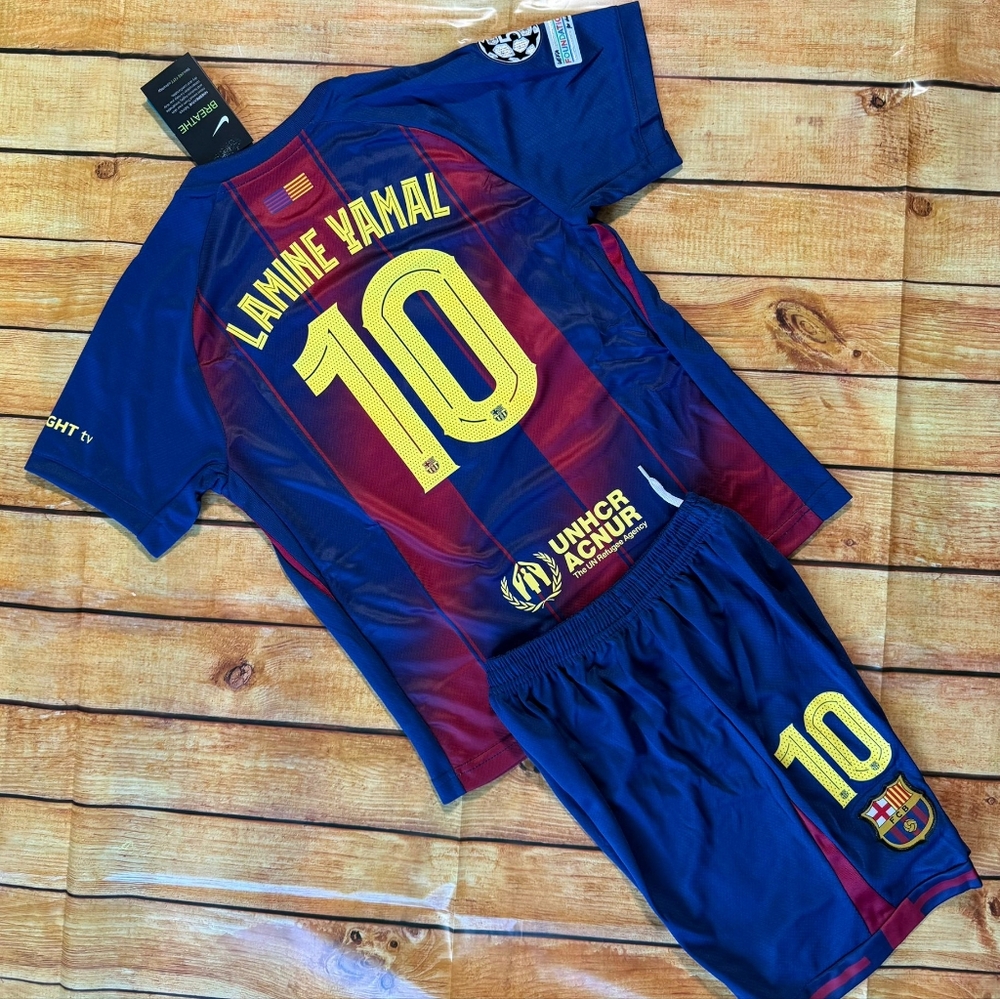 Barcelona Lamine Yamal 2025/26 Set for Kids - Picture 4 of 6